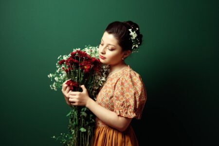 Why Gen Z Is Choosing Vintage Hair Clips Over Modern Accessories Collection of vintage hair clips and barrettes displayed on wooden surface