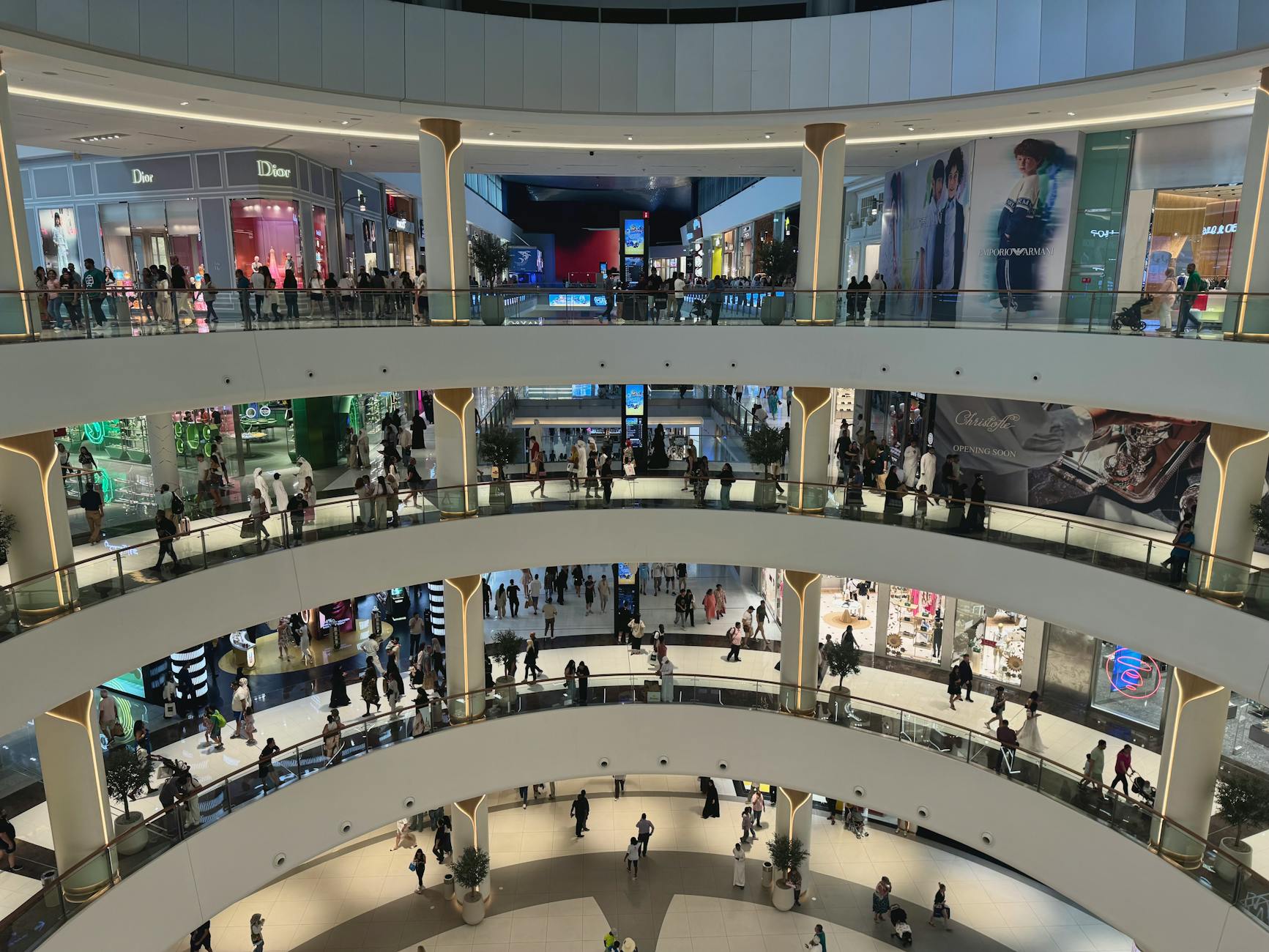 Modern shopping mall interior with storefronts and bright lighting